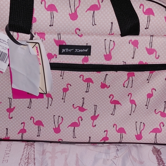 New 2 pc Set Flamingo Strut Betsey Johnson Luggage - Picture 16 of 16